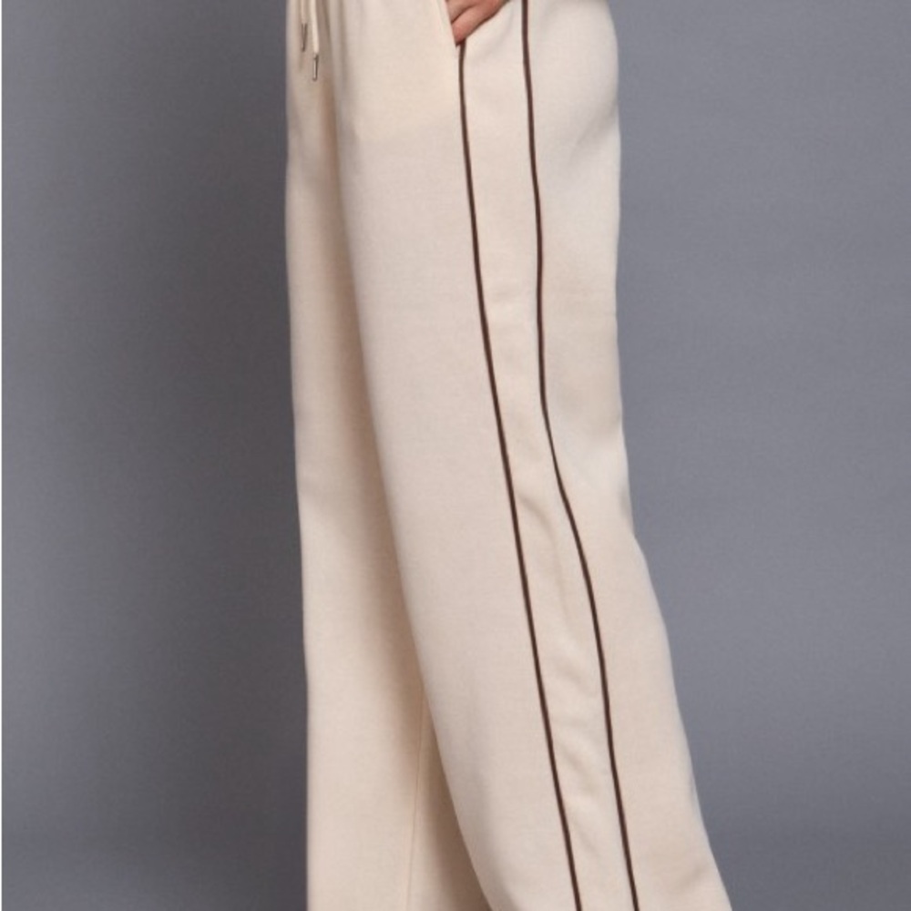 Cream Sweatshirt and Pants Set with 85 Print - Picture 5 of 5